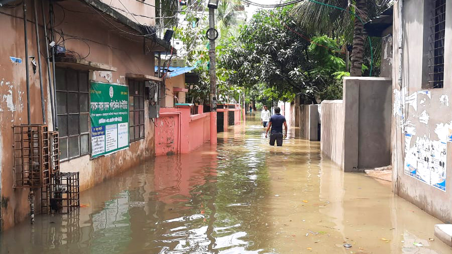 পাহাড়ি এলাকা ছাড়া চট্টগ্রামের সবখানেই পানি