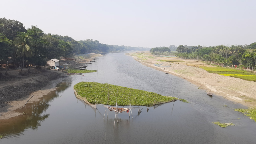 নদ থেকে খাল কপোতাক্ষ খনন কেবল মাঝখানে