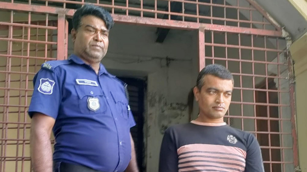 ধর্মীয় অনুভূতিতে আঘাত করে ফেসবুকে ছবি পোস্ট, ৭ বছরের কারাদণ্ড