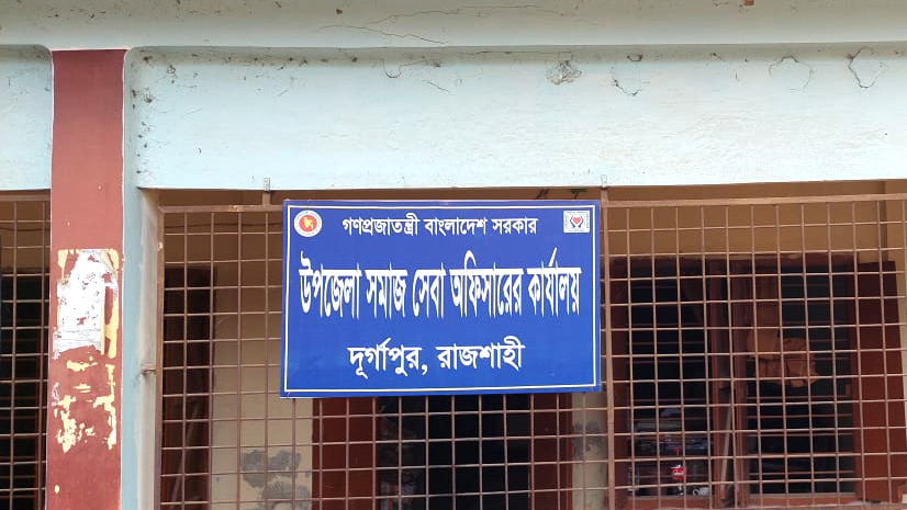 ‘৩০ টাকা...১০০ টাকা, এটা ঘুষ না, আমি মিষ্টি খেতে নিয়েছি’