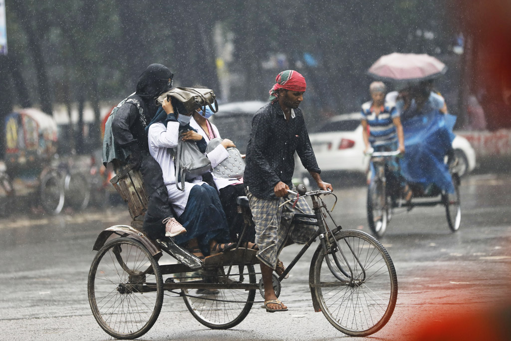 ছয় বিভাগ ও দুই জেলায় বৃষ্টির আভাস