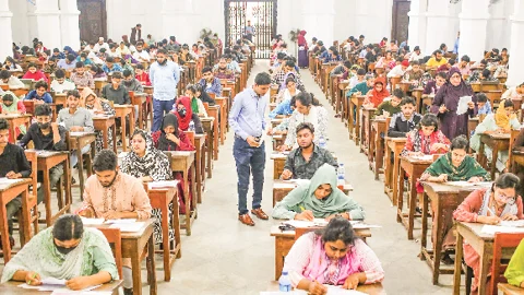 বাড়ছে উচ্চশিক্ষিত বেকার, করণীয় কী

