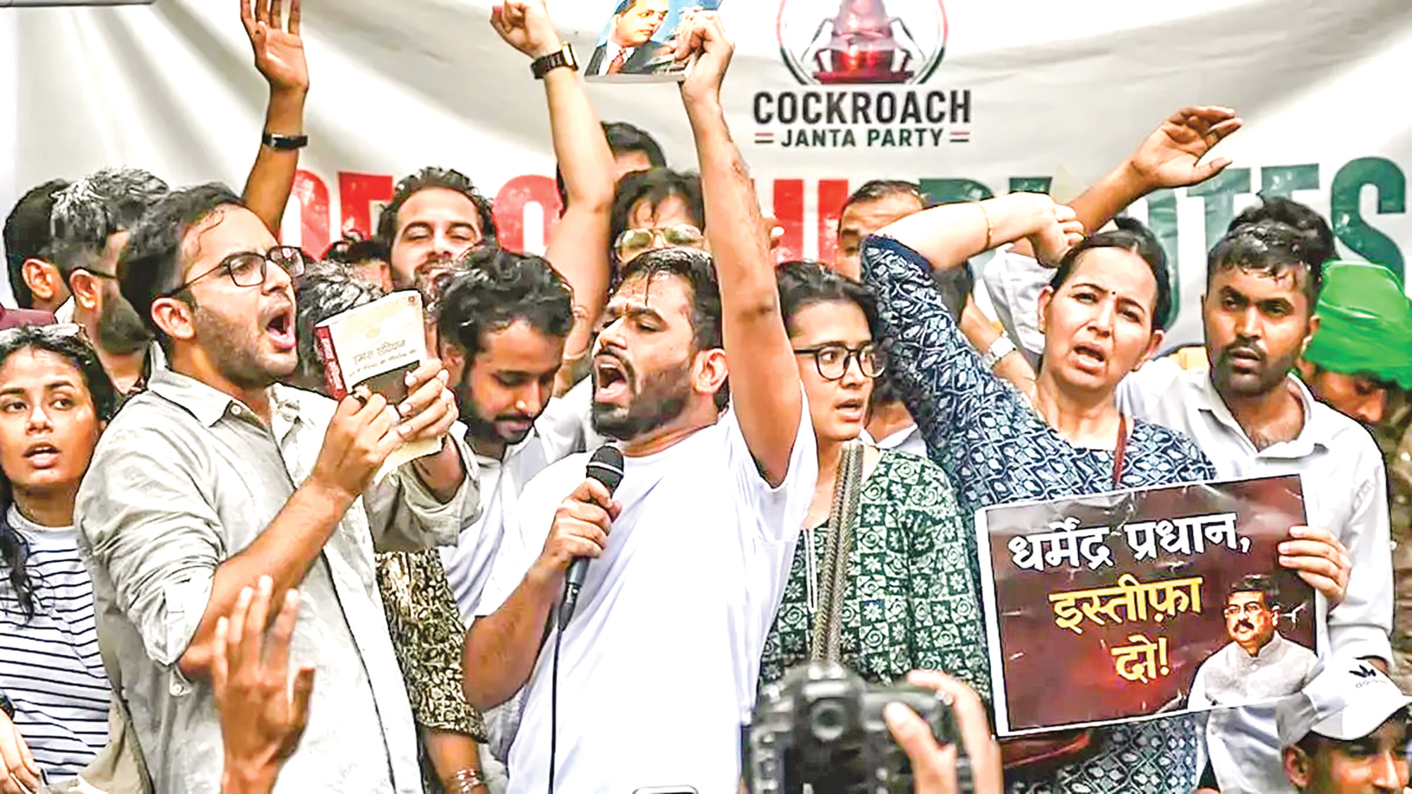 তেলাপোকাদের বিদ্রোহ কি ভারতে নতুন রাজনীতির জন্ম দিচ্ছে