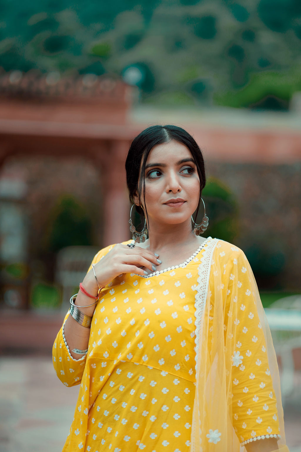 হলুদ এবং কমলা রঙের দিকে তাকালে এক ধরনের আনন্দ, উষ্ণতা ও প্রাণবন্ত ভাব অনুভূত হয়। ছবি: পেক্সেলস