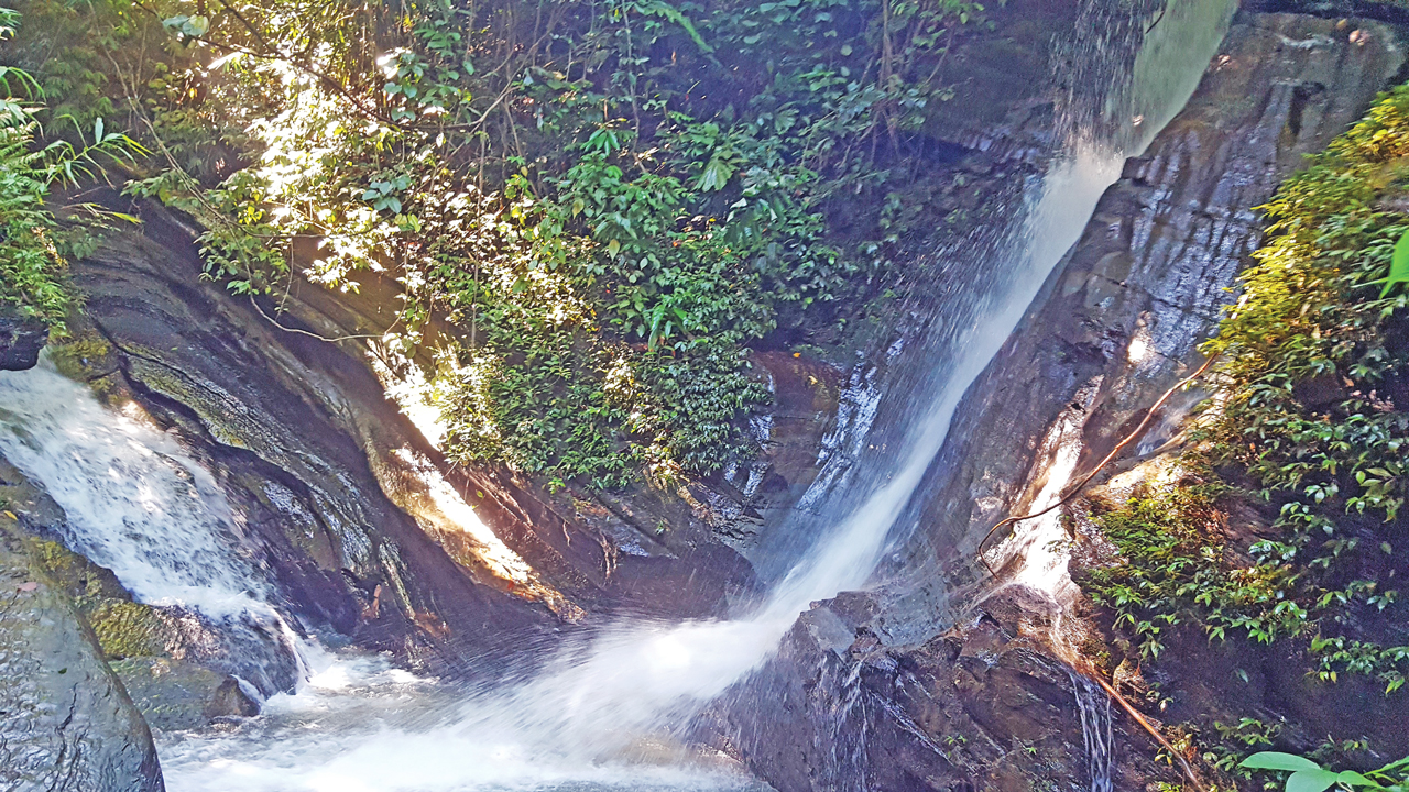 ঝরনার নাম তোজেংমা