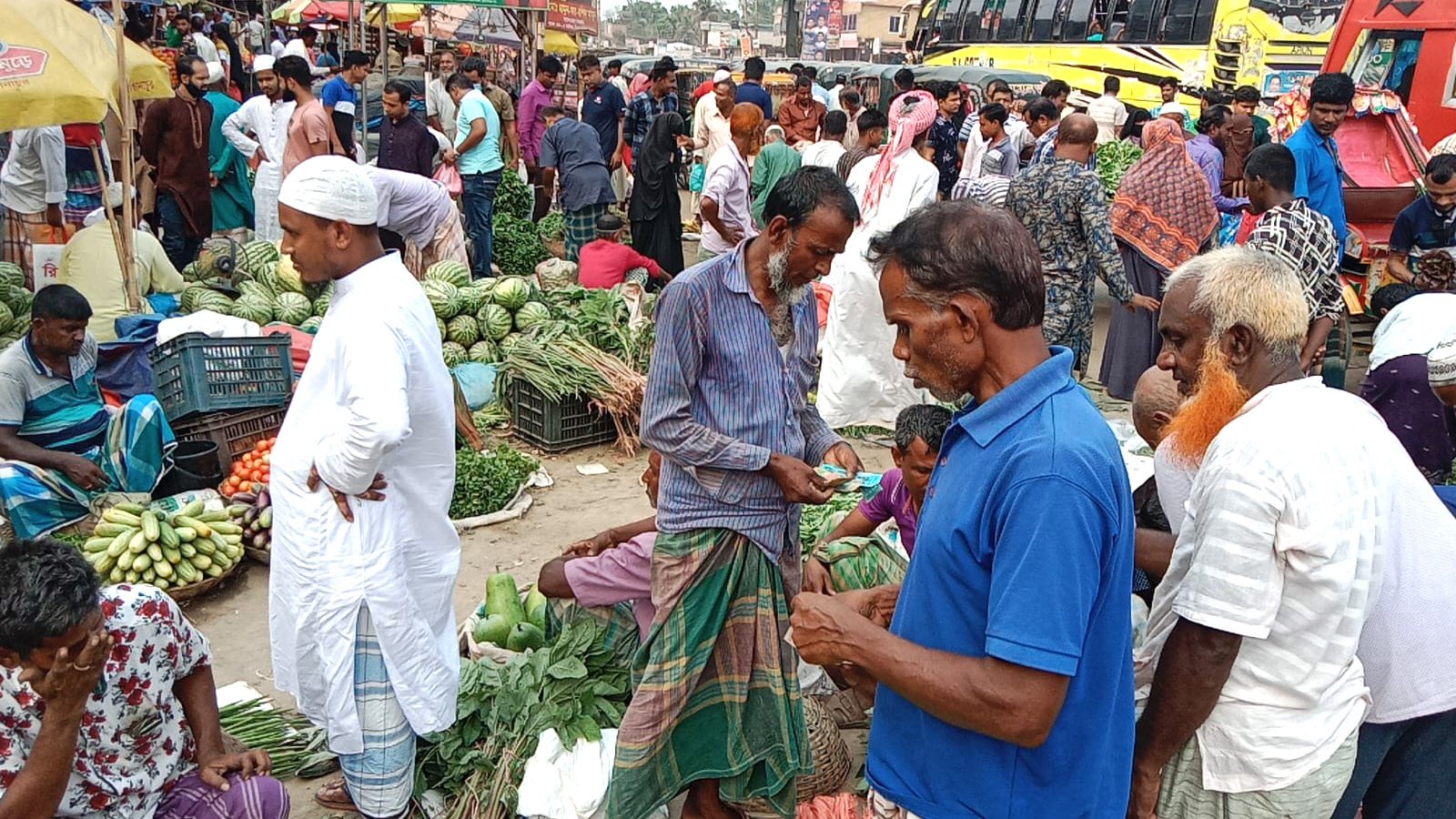 বাজার সরেনি, ভোগান্তি কমেনি