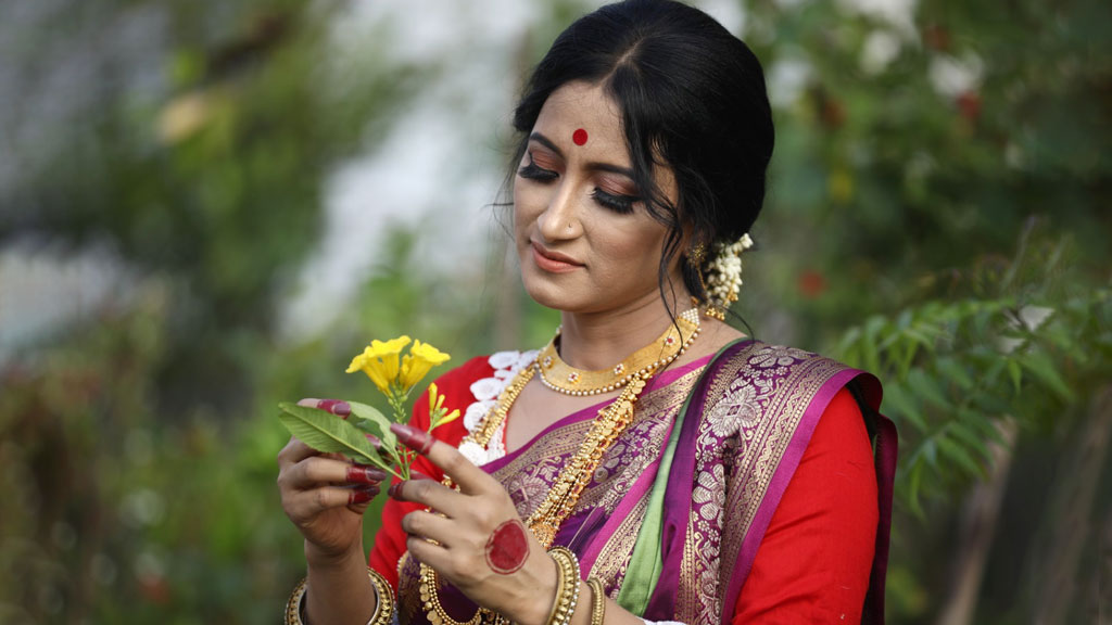 বয়সভেদে নারীর মেকআপ