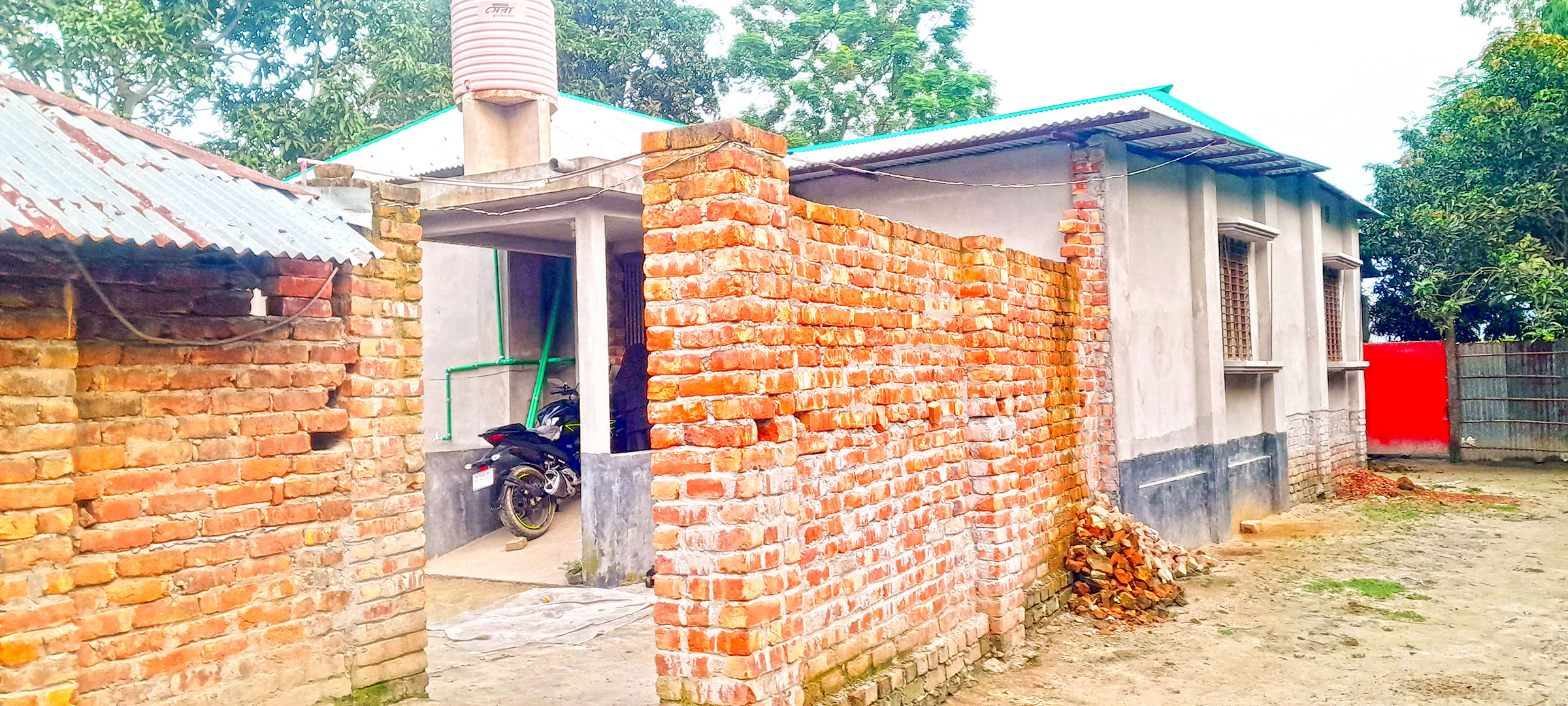 বদরগঞ্জে ভিডব্লিউবি: বিনা মূল্যের চাল পাচ্ছে ধনীরা