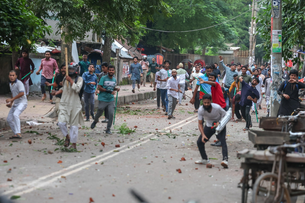 ঢাকা আলিয়া মাদ্রাসা চত্বরে ছাত্রদল-ছাত্রশিবিরের সংঘর্ষ, ঢামেকে আহত ৭