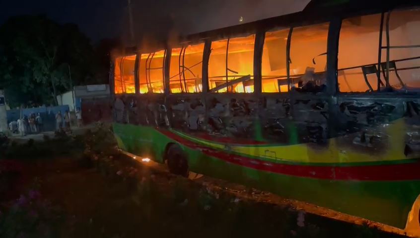 সাভারে থেমে থাকা বাসে আগুন 