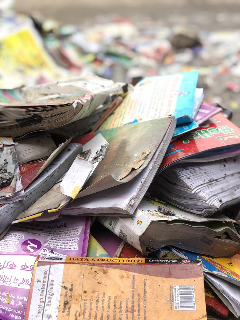 আগুনে পুড়ে যাওয়া বইয়ের দোকান থেকে খুঁজে পাওয়া কিছু বই 