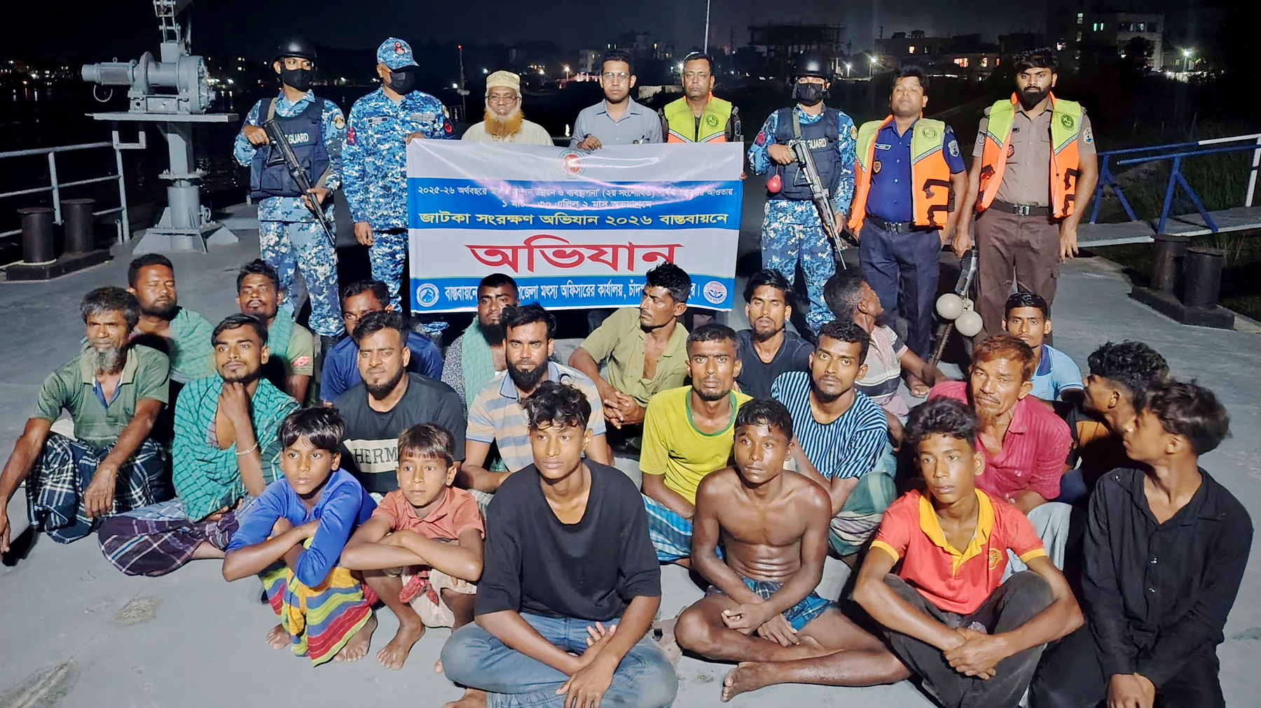 মেঘনায় জাটকা ধরার অপরাধে ২২ জেলে আটক