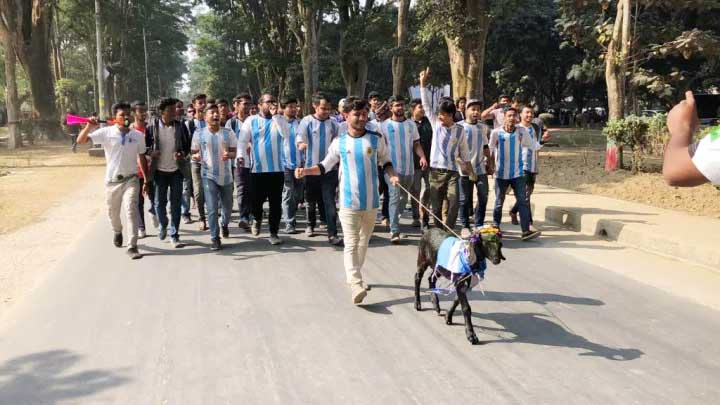 কাপ পেল মেসি, রাবির শিক্ষার্থীরা খাবে গরু-খাসি!
