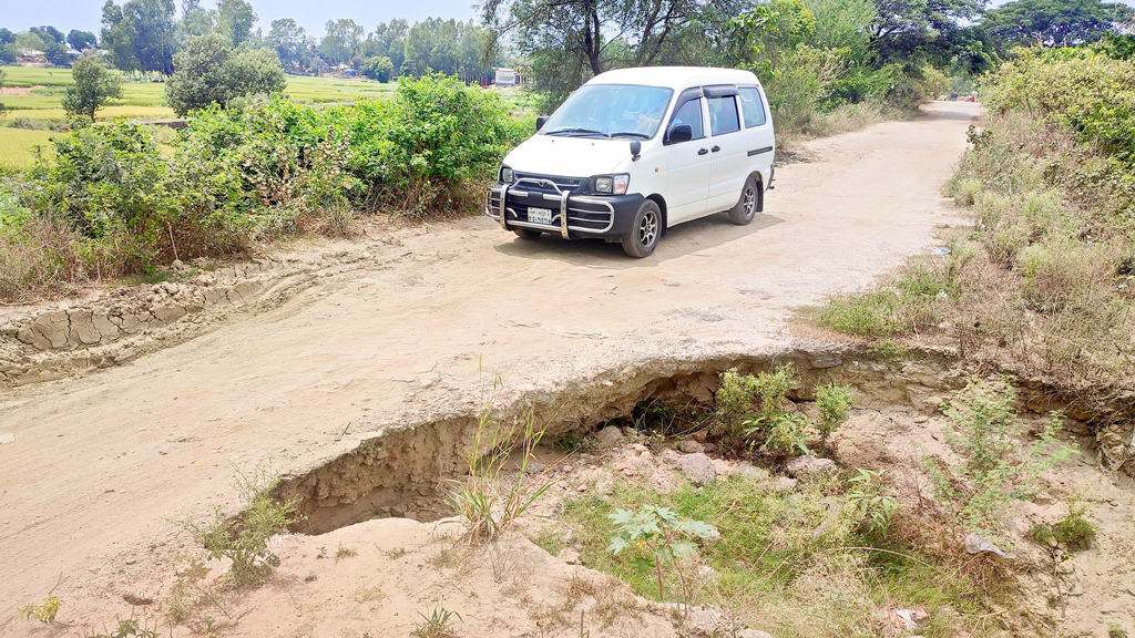 ৯৮ কোটির মহাসড়ক অকেজো
