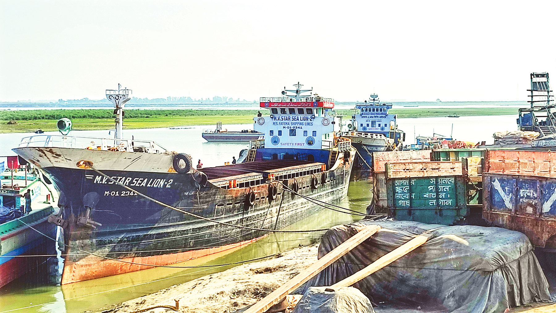 শ্রমিকদের কর্মবিরতি স্থগিত: পণ্য খালাসের অপেক্ষায়
সাগরে ৮৭ জাহাজ