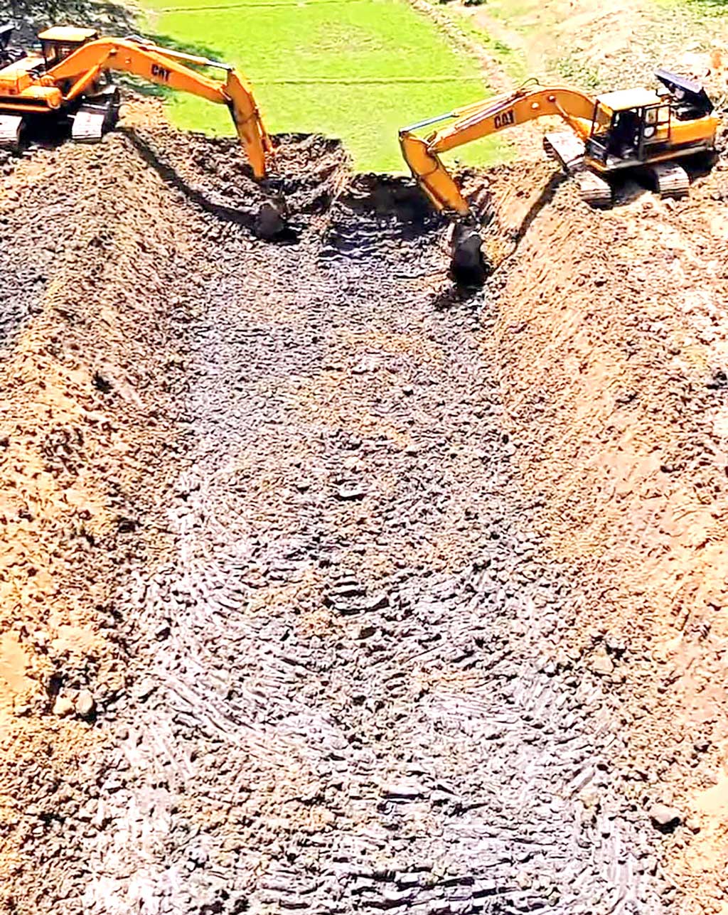 চাঁপাইনবাবগঞ্জের নাচোলে সংস্কার করা খাল। ছবি: সংগৃহীত