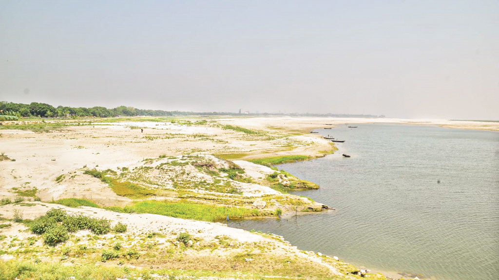মরা পদ্মায় বিপর্যস্ত প্রাণ-প্রকৃতি