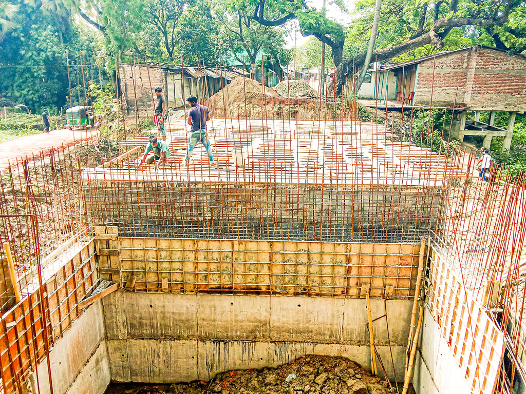 ব্যস্ত সড়কের কালভার্টে ৩ সুতা রড, অসন্তোষ