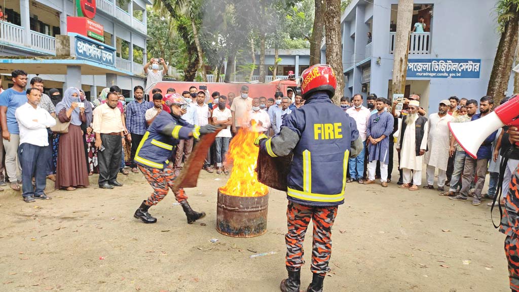 দুর্যোগ প্রতিরোধে গজারিয়ায় মহড়া