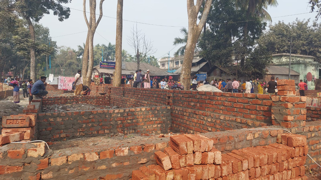 গাইবান্ধায় জজ কোর্টের জায়গা ‘বেদখল’, ‘নির্বিকার ভূমিকায়’ উদ্বেগ