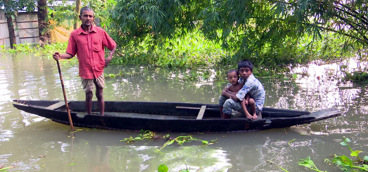 একদিকে পানি কমছে অন্যদিকে বাড়ছে