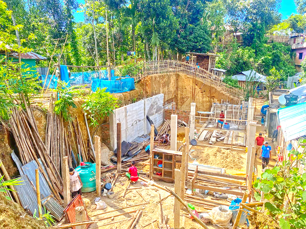 বনের টিলা কেটে ভবন নির্মাণ