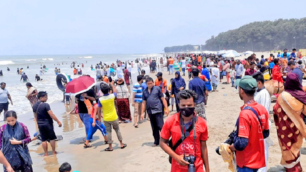 ঈদে ঘুরতে বের হয়ে আটক হলেন ৪৫০ রোহিঙ্গা