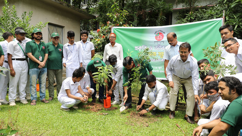 পরিবেশ দিবসে প্রকৃতি ও জীবন ক্লাবের যাত্রা শুরু