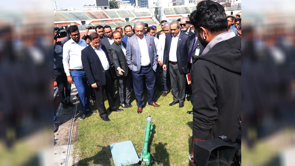 পাপনের সামনে বাফুফে-ক্রীড়া পরিষদের তর্ক