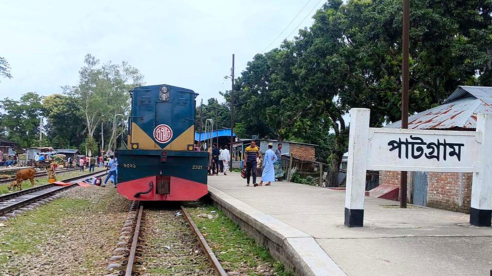 লালমনিরহাট-বুড়িমারী রুটে ১৩ দিন পর ট্রেন চলাচল শুরু