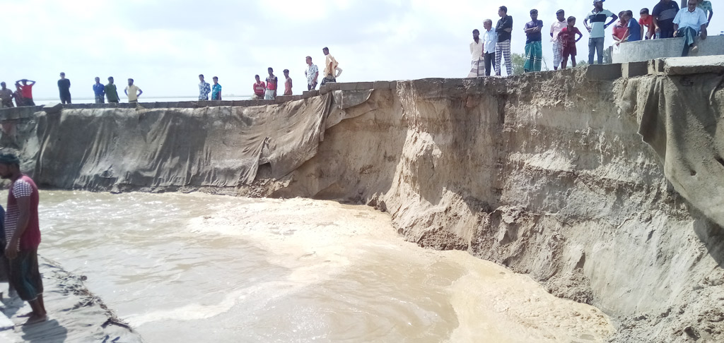 যমুনায় পানি বৃদ্ধি, সিরাজগঞ্জে স্পার বাঁধের ১০০ ফুট নদীতে বিলীন