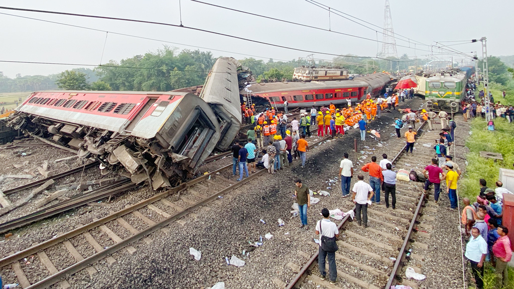 ভারতে ট্রেন দুর্ঘটনা: ১০ লাখ টাকা করে ক্ষতিপূরণ পাবে নিহতদের পরিবার 