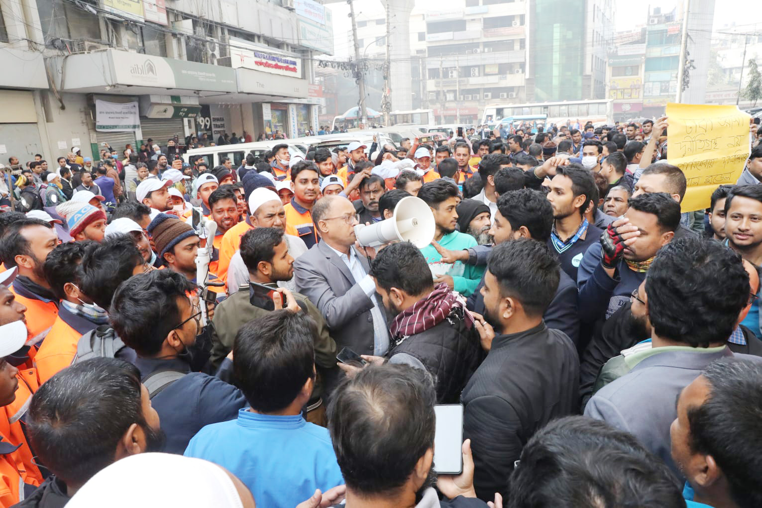 তাকসিমের বিরুদ্ধে ‘ষড়যন্ত্রকারীদের’ শাস্তির দাবিতে ওয়াসার সামনে বিক্ষোভ
