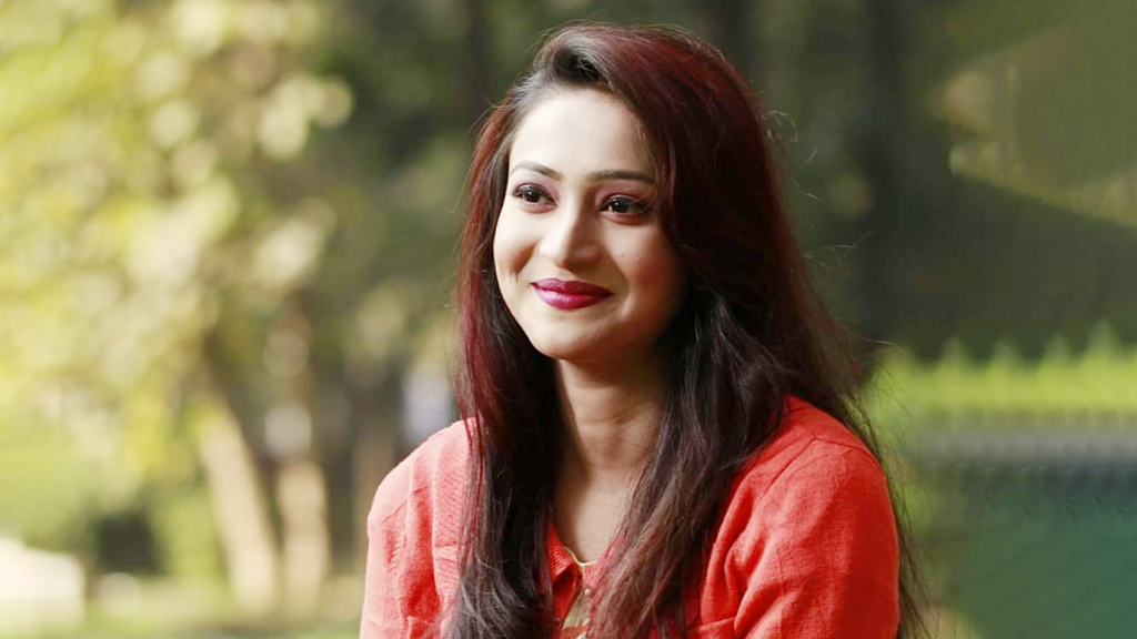 আজব ছেলের অপেক্ষায়