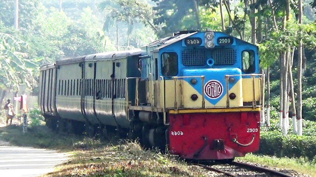 করোনার থাবায় বন্ধ ৫৬ ট্রেন চালুর উদ্যোগ নেই