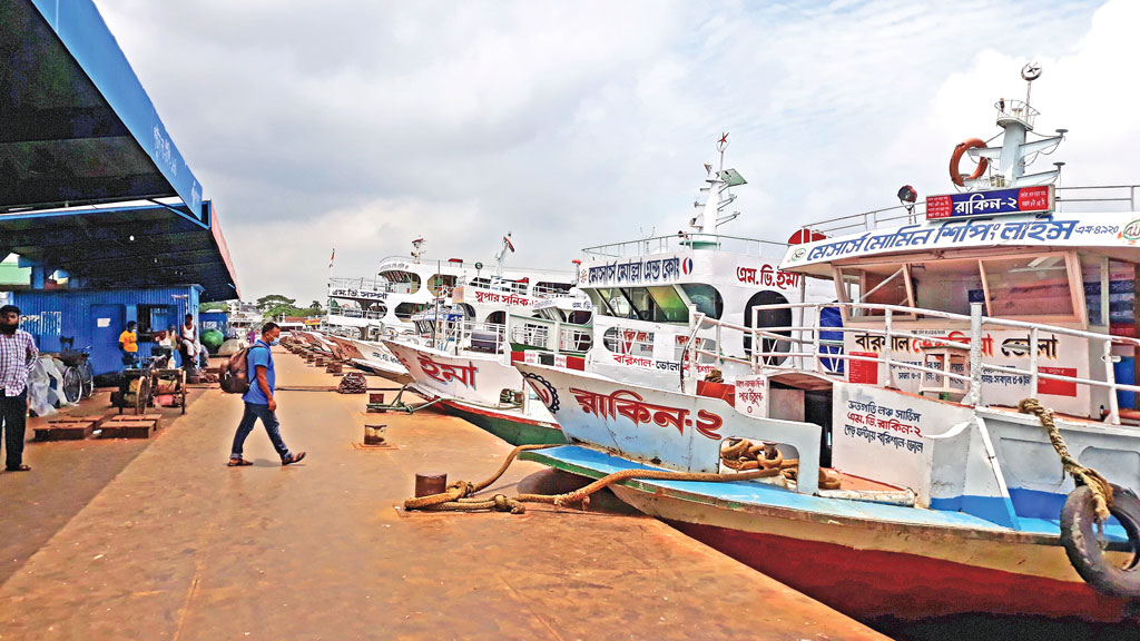 লঞ্চ বন্ধ, দুর্ভোগে যাত্রীরা