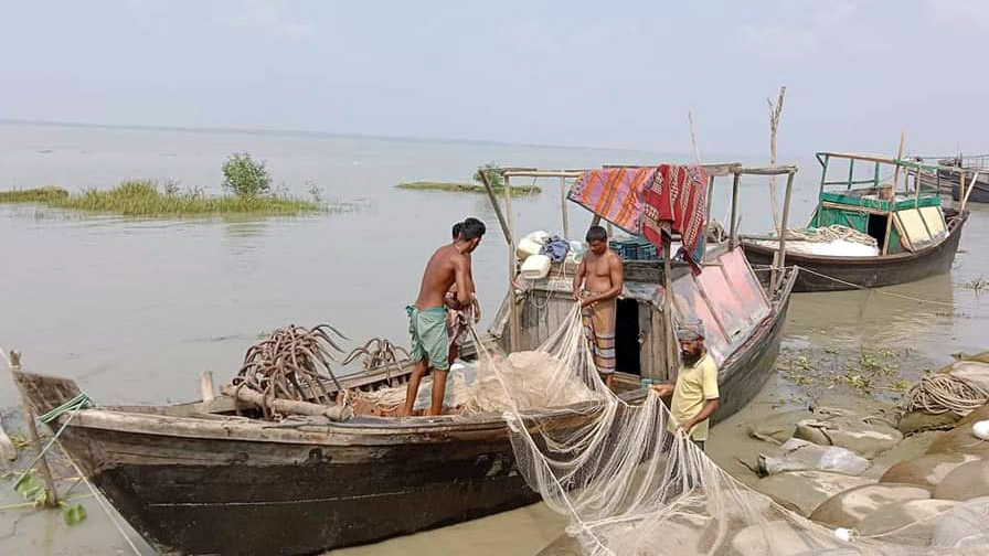 ইলিশ ধরায় ফের বিধিনিষেধ