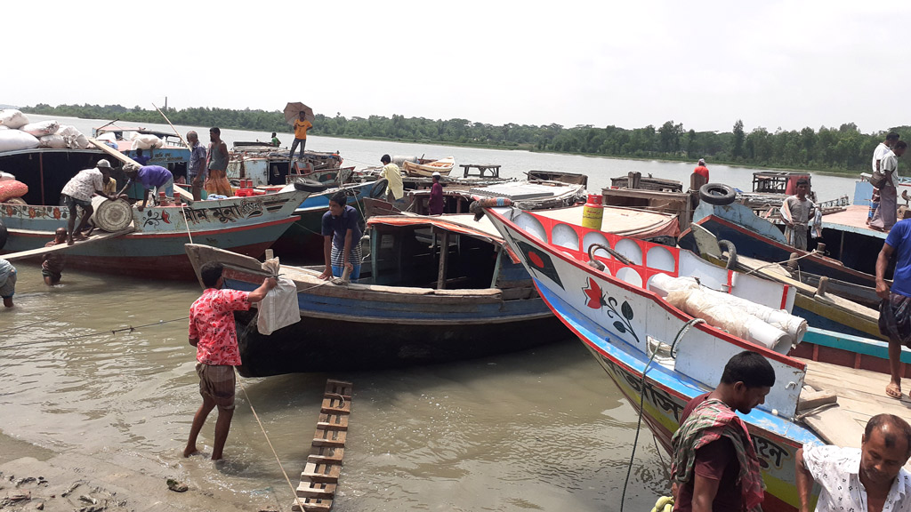 তীরে পণ্য নামালেই টোল