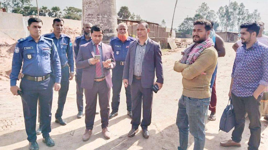 নরসিংদীতে অবৈধ দুই ইটভাটা গুঁড়িয়ে দিল প্রশাসন