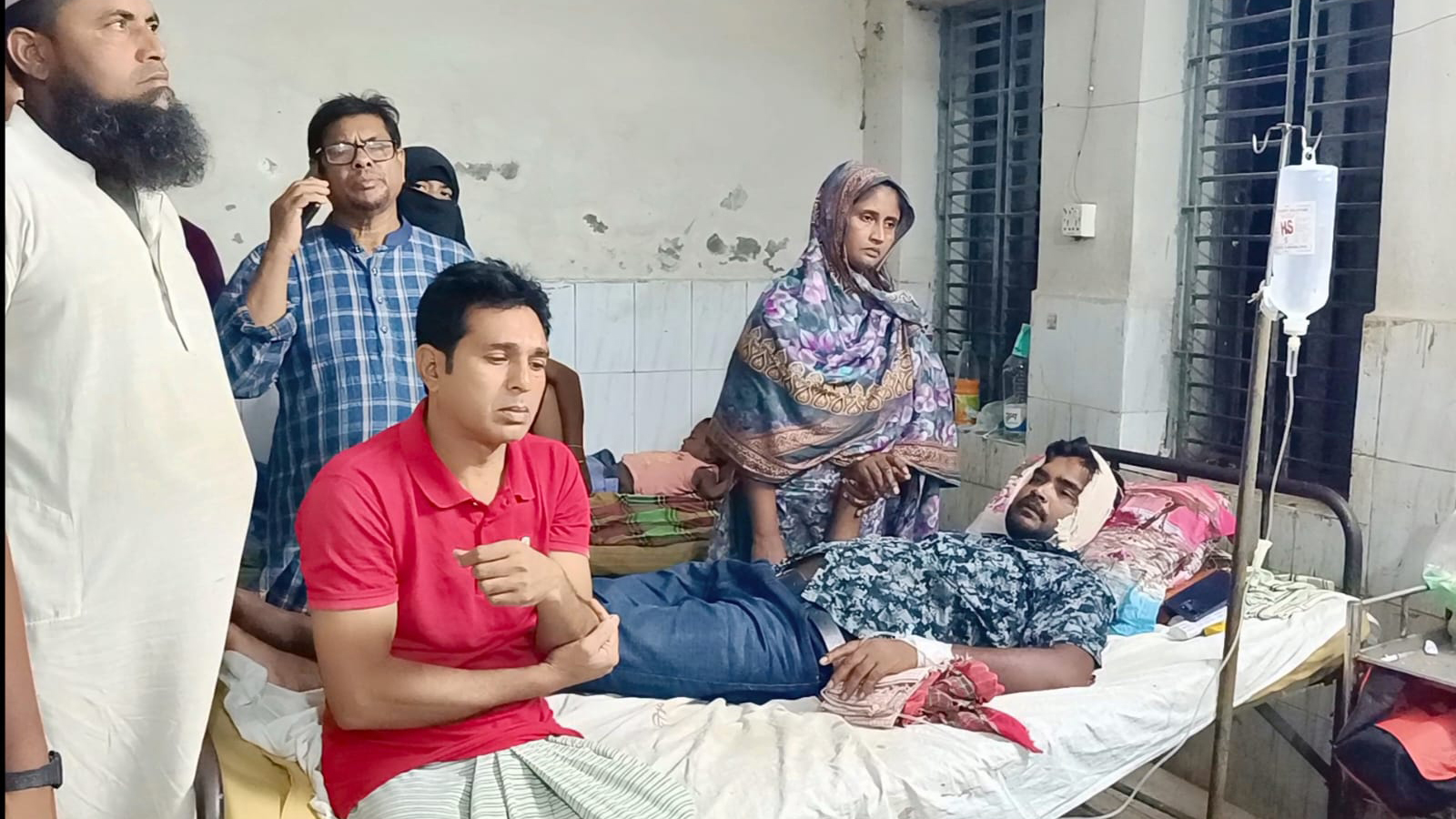 চাটমোহরে বিএনপির দুই পক্ষের সংঘর্ষ, আহত ৮