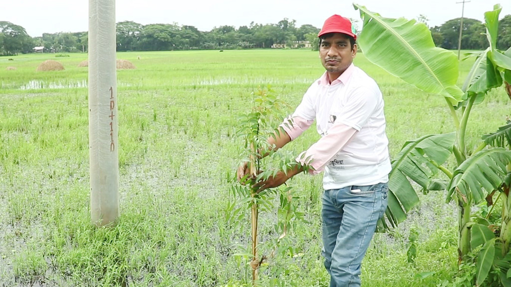 পাকুন্দিয়ায় ১০ মিনিটে ১১০টি চারা রোপণ করে বর্ষাকে বরণ 