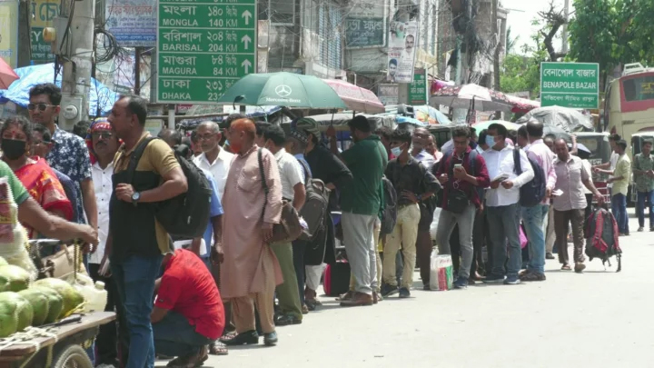 ভারতে যাতায়াত বেড়েছে, বাড়েনি যাত্রীসেবা