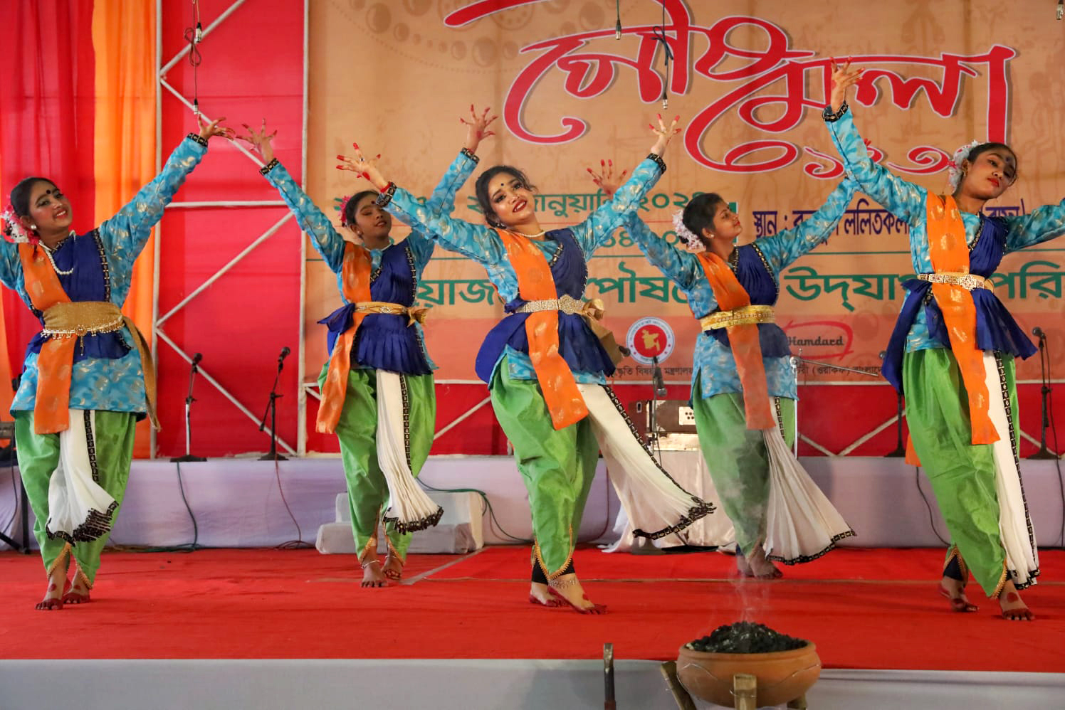 নাচে-গানে-কবিতায় তিন দিনব্যাপী পৌষমেলার আয়োজন।