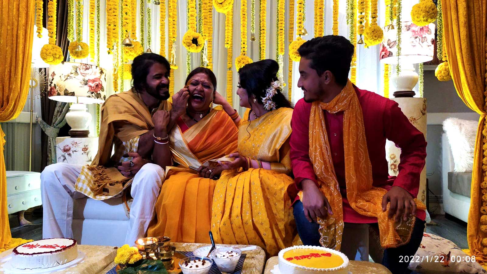 হলুদ সন্ধ্যায় নির্মাতা চয়নিকা চৌধুরীর সঙ্গে খুনসুটি