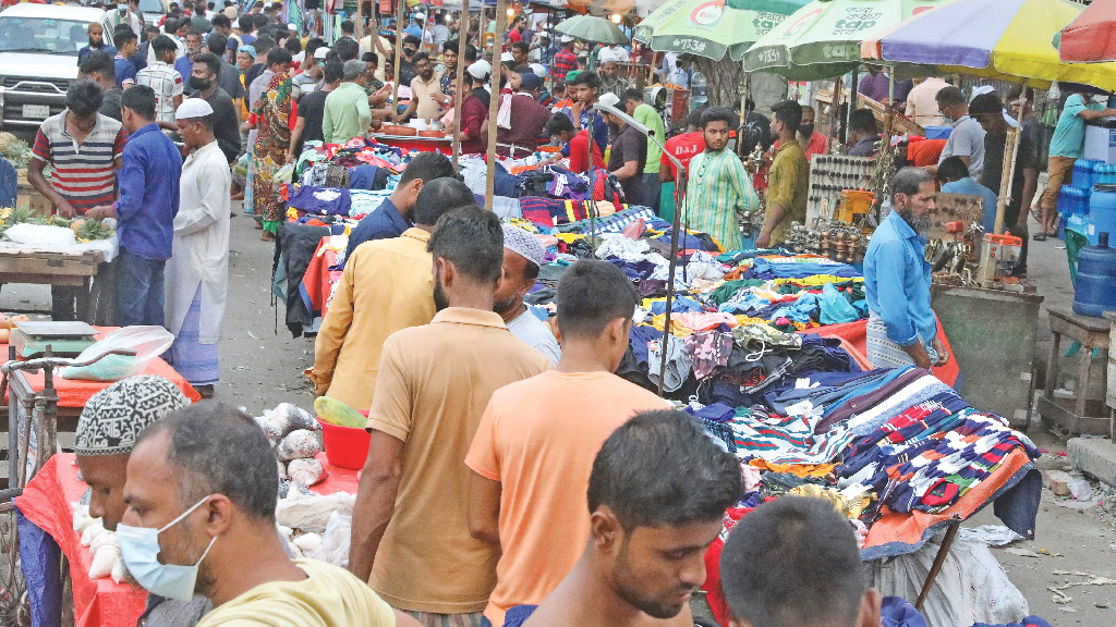 ফুটপাতে উচ্ছেদ-দখল খেলা