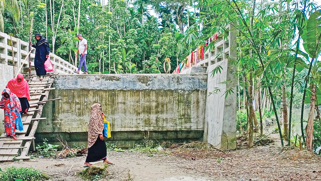 সেতুতে উঠতে মই-ই ভরসা