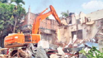‘সরল বিশ্বাসে’ জমি কিনে প্রতারিত