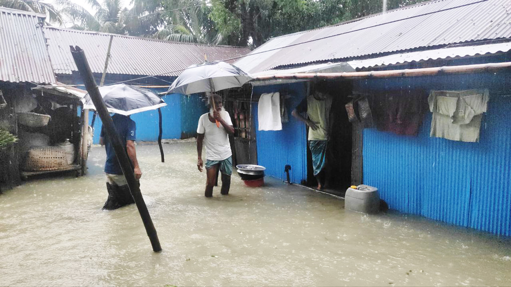 নোয়াখালীতে পানিবন্দী ২০ লাখ মানুষ, পানি ও খাবারের সংকট