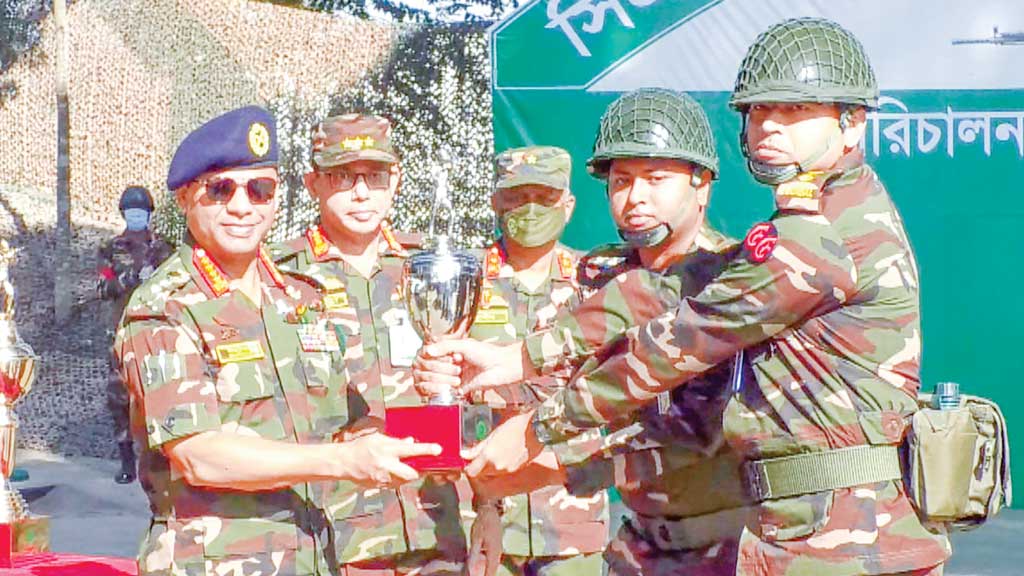মোমেনশাহী সেনানিবাসে সেনাপ্রধান