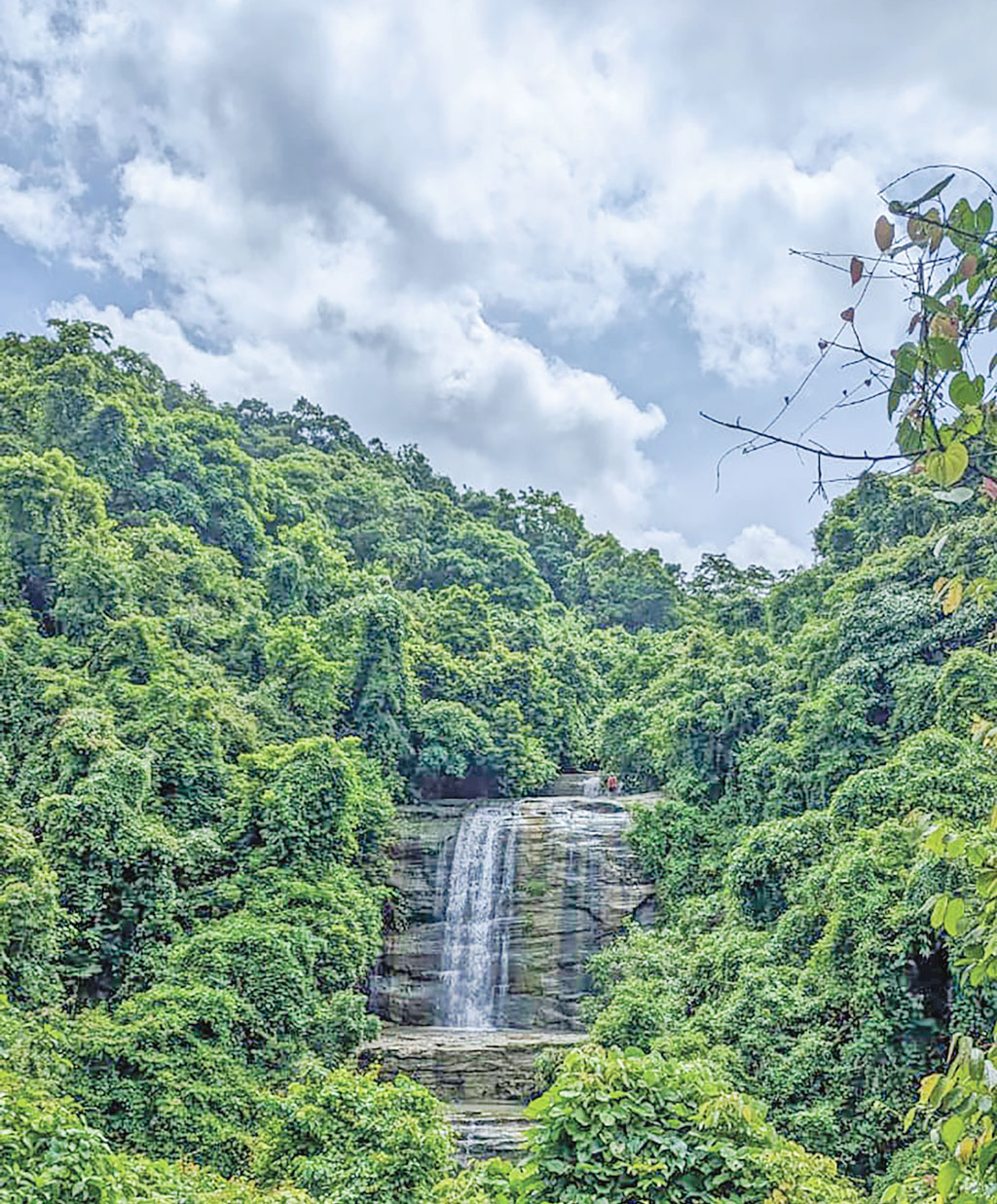 প্রকৃতির কোলে স্বর্গীয় অনুভব